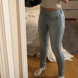 Lightwash skinny jeans